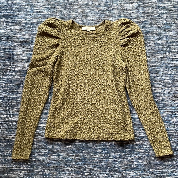 Floral Lace Pleated Puff Sleeve Top - Picture 2 of 7